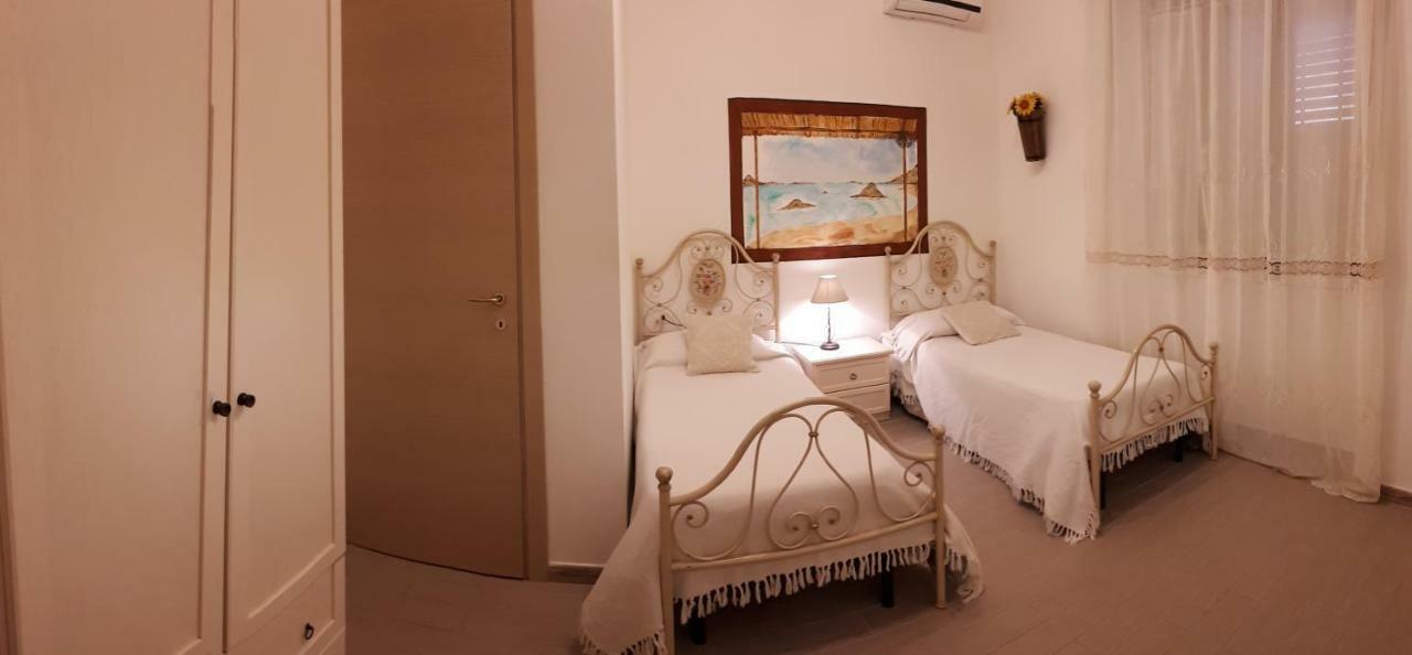 La Porta Sulla Costa Bed & Breakfast San Pantaleo Exterior photo